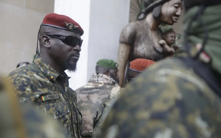 Guinée : Mamadi Doumbouya, putschiste, autocrate… et petit soldat des intérêts de la France
